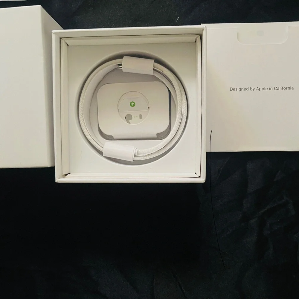 Apple White Wireless Earbuds with Charging Case